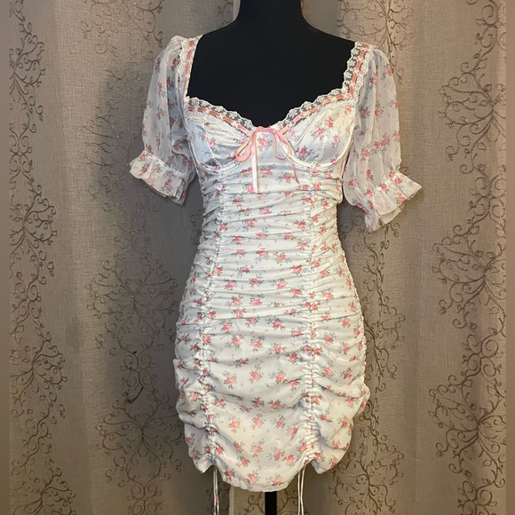 NEW WITHOUT TAGS For Love & Lemons White Floral Ruched Mini Dress XS - Picture 3 of 6